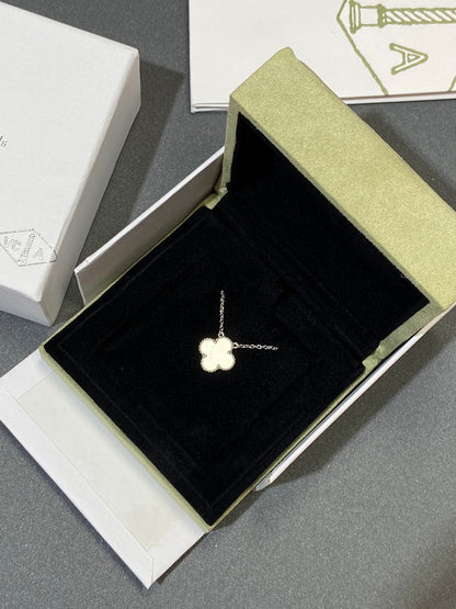 [Sophire Jewelry ]CLOVER MEDIUM SILVER WHITE MOP NECKLACE