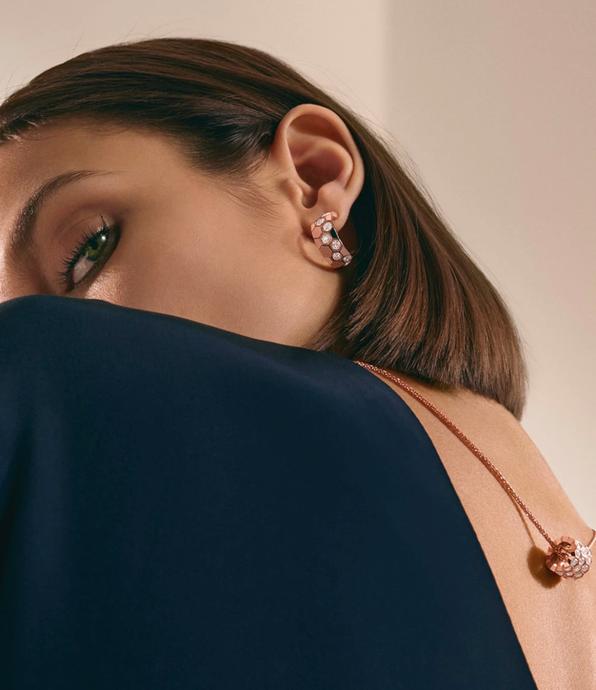 [Sophire Jewelry ]BEE LOVE DIAMOND HOOP EARRINGS