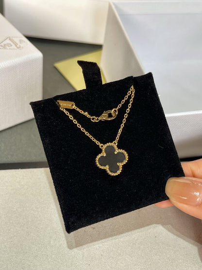 [Sophire Jewelry ]CLOVER ROCK CRYSTAL ROSE GOLD NECKLACE