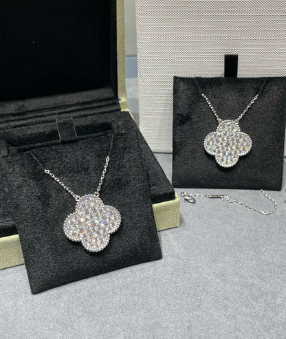 [Sophire Jewelry ]CLOVER 25MM LARGE PENDANT DIAMOND PAVED SILVER NECKLACE
