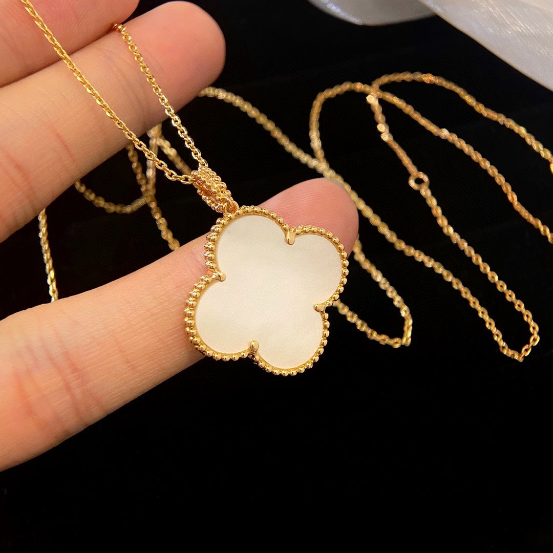 [Sophire Jewelry ]CLOVER 25MM MOP LARGE PENDANT NECKLACE