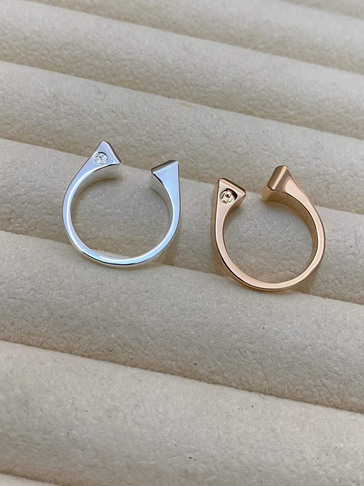 [Sophire Jewelry]THE CONE RIVET RING IS OPEN AND ONE SIZE FITS ALL