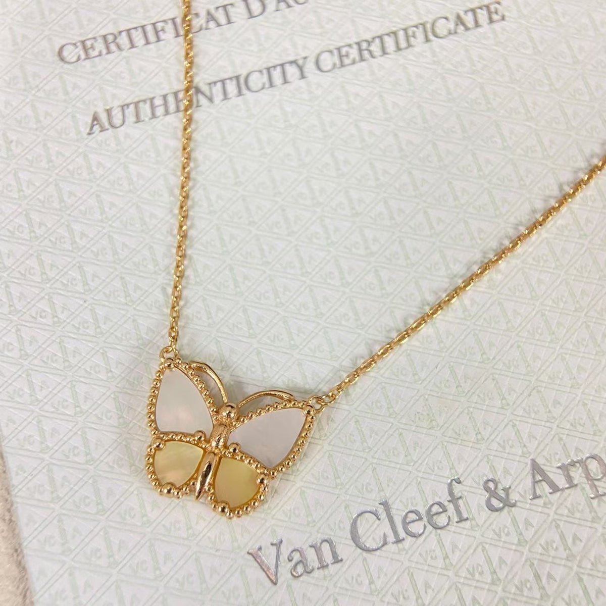 [Sophire Jewelry]NEW ROSE GOLD WHITE MOTHER OF PEARL BUTTERFLY NECKLACE
