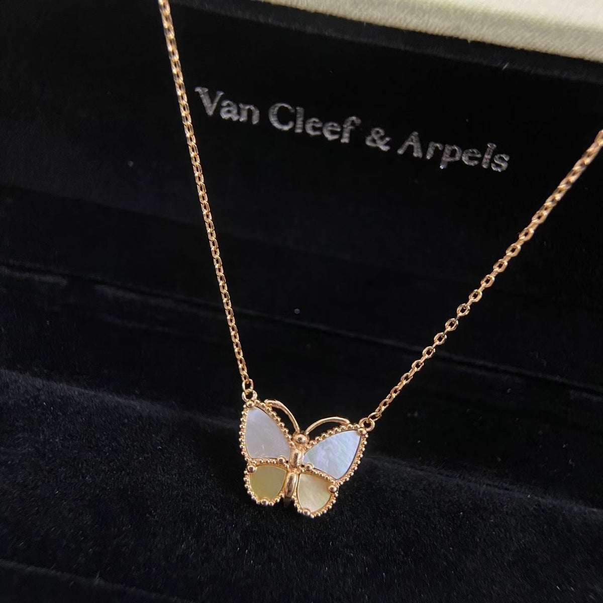 [Sophire Jewelry]NEW ROSE GOLD WHITE MOTHER OF PEARL BUTTERFLY NECKLACE