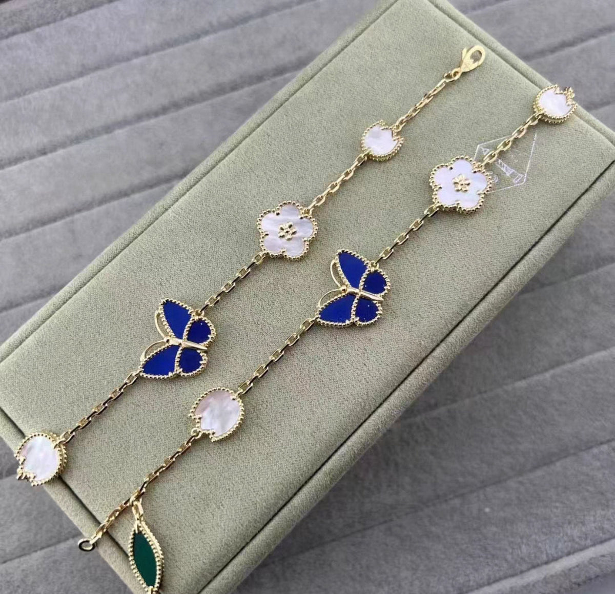 [Sophire Jewelry ]LUCKY SPRING GOLD BLUESTONE WHITE MOTHER-OF-PEARL BRACELET
