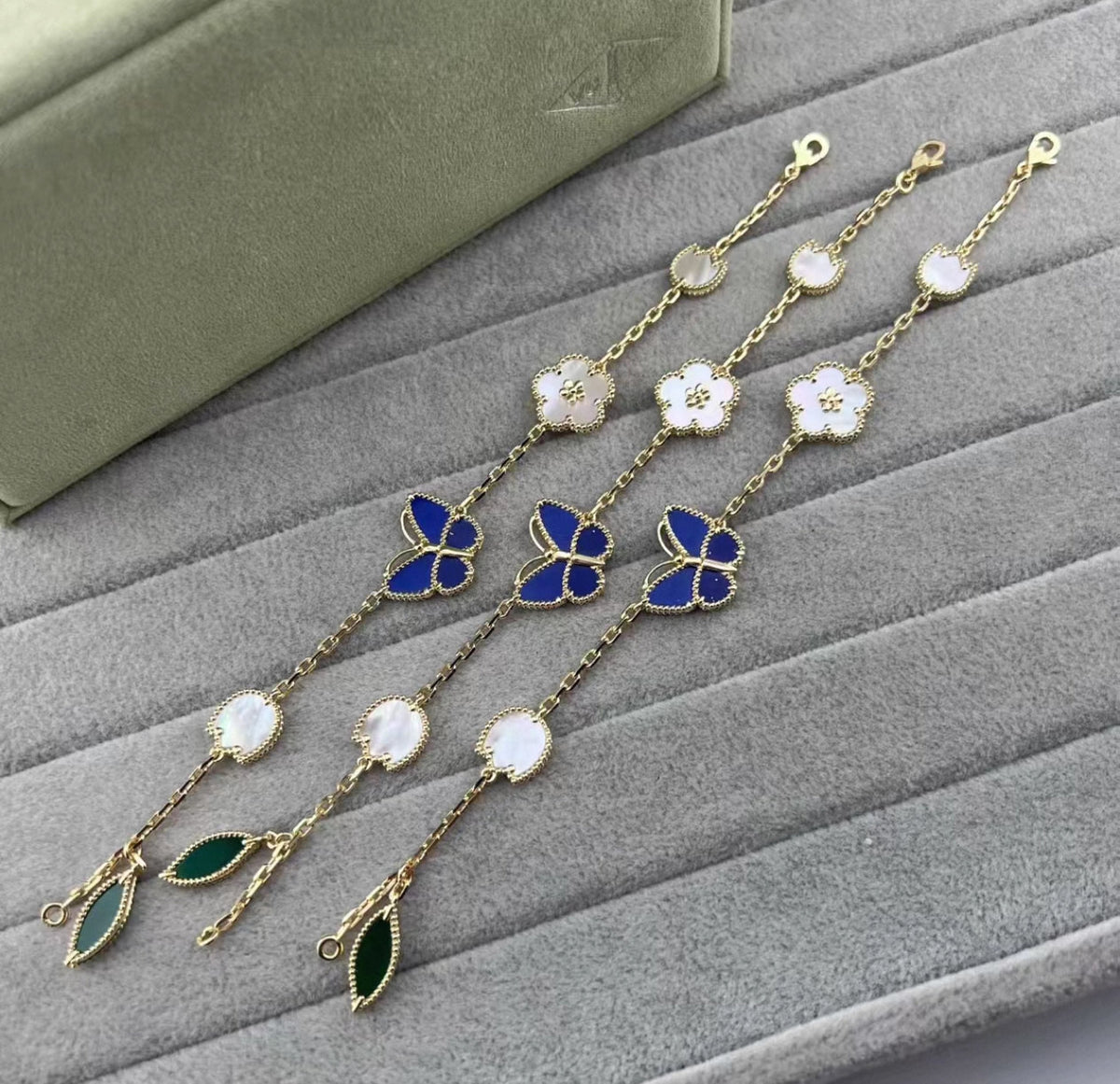 [Sophire Jewelry ]LUCKY SPRING GOLD BLUESTONE WHITE MOTHER-OF-PEARL BRACELET