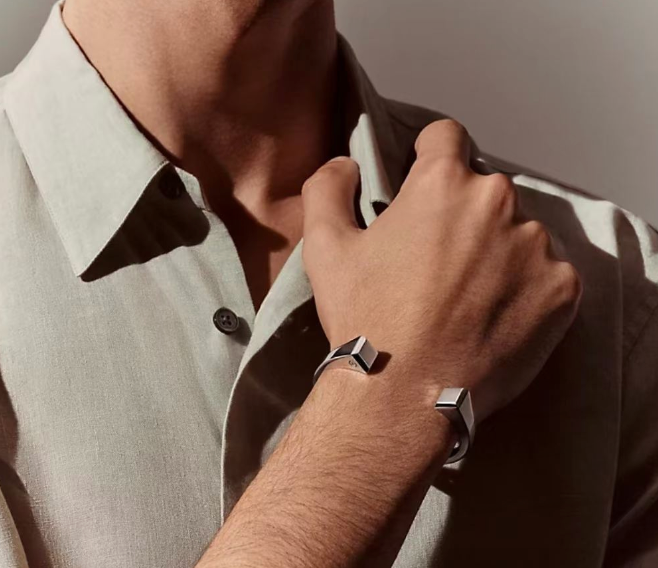 [Sophire Jewelry]CLOU DE FORGE SQUARE CONE STUDS OPEN CUFF ONE SIZE
