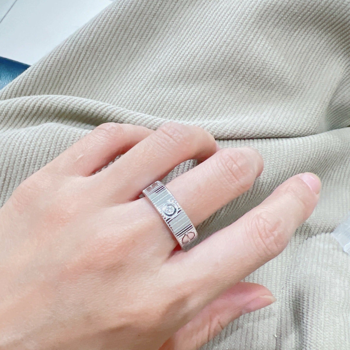 [Sophire Jewelry]LOVE 6.5MM UNLIMITED 3 DIAMONDS RING