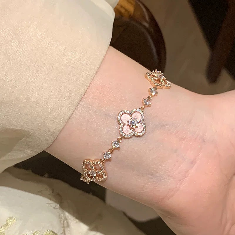 [Sophire Jewelry ]CLOVER 5 MOTIF PINK BLUE RED WHITE BRACELET