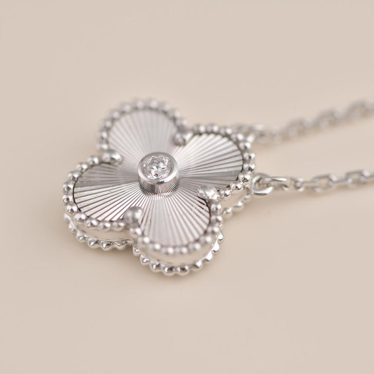 [Sophire Jewelry ]CLOVER  15MM DIAMOND LASER NECKLACE SILVER