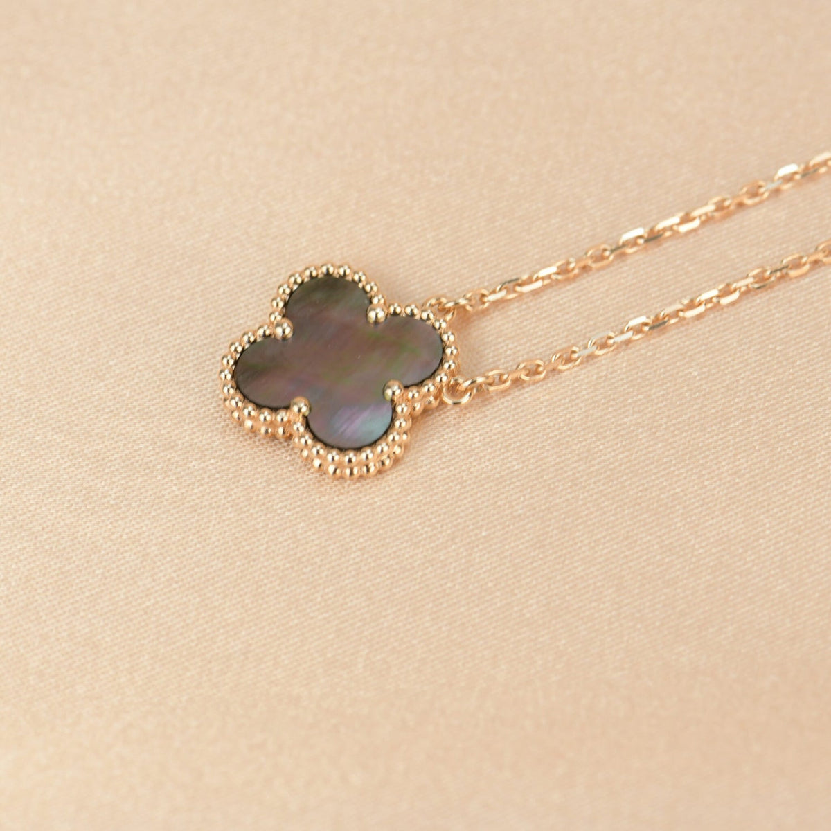 [Sophire Jewelry ]CLOVER 15MM  GRAY MOTHER OF PEARL NECKLACE