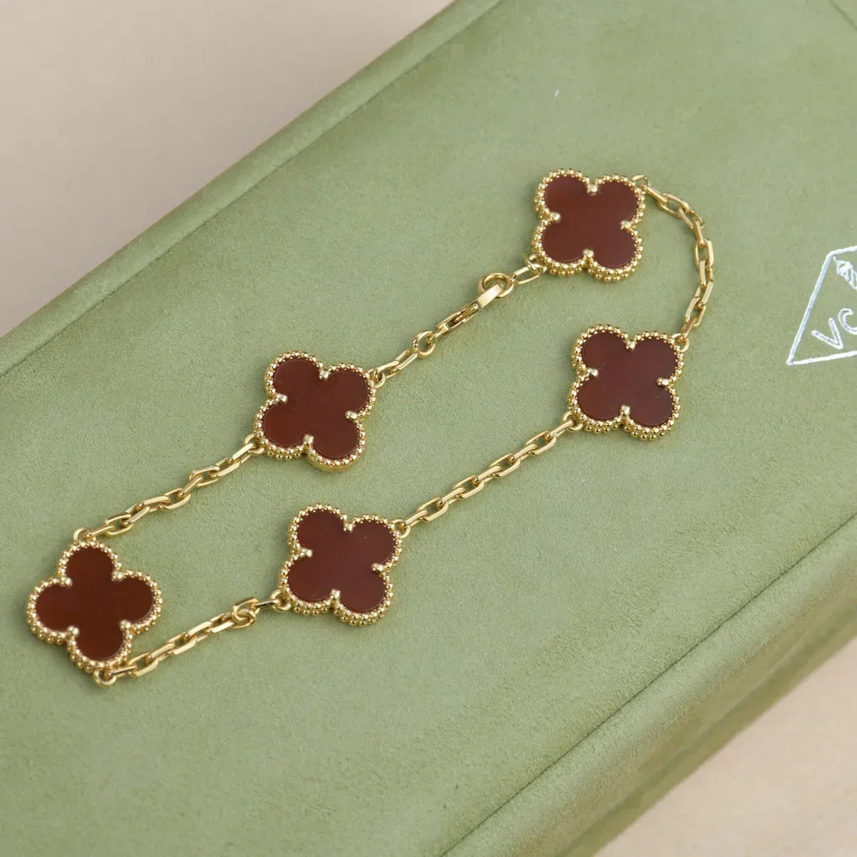 [Sophire Jewelry ] CLOVER 5 MOTIF RED CORNELIAN BRACELET COLLECTION