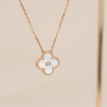 [Sophire Jewelry ]CLOVER 15MM DIAMOND WHITE FRITILLARIA NECKLACE
