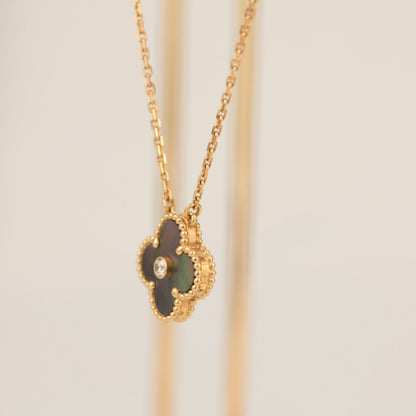 [Sophire Jewelry ]CLOVER 15MM DIAMOND AND MOTHER-OF-GREY NECKLACE