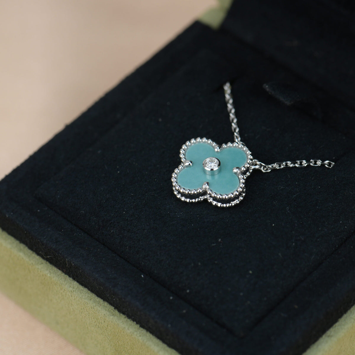 [Sophire Jewelry ]CLOVER 15MM DIAMOND SVRES PORCELAIN  NECKLACE SILVER