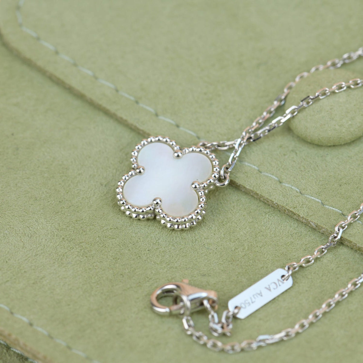 [Sophire Jewelry ]CLOVER  15MM WHITE MOTHER-OF-PEARL SILVER