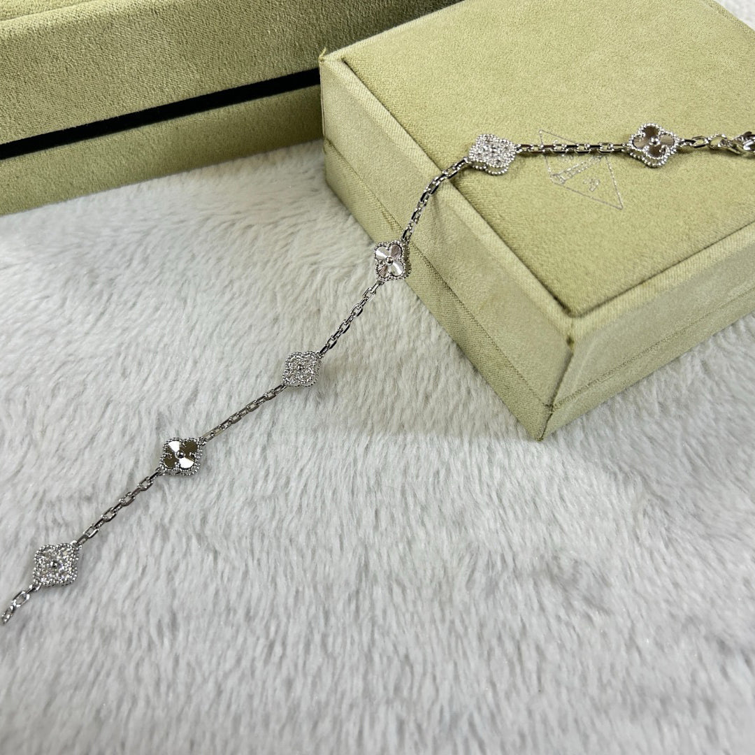 [Sophire Jewelry ]CLOVER 6 MOTIF DIAMOND LASER BRACELET
