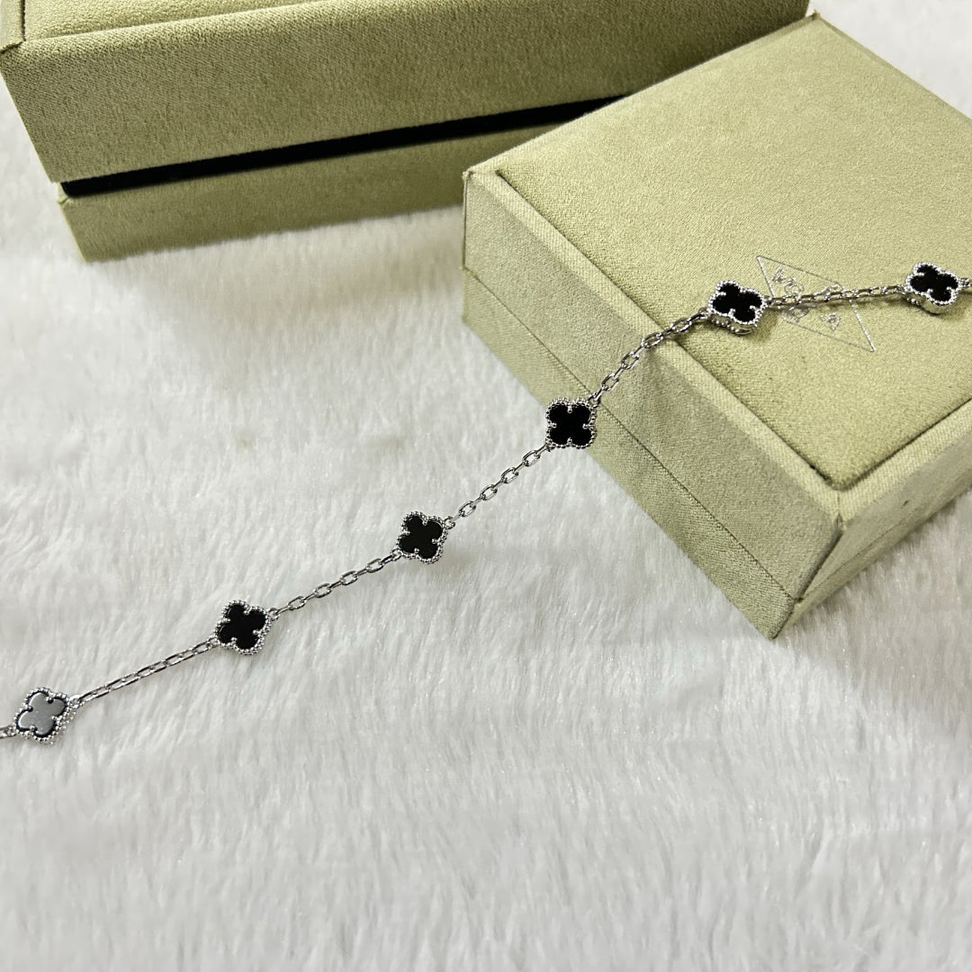 [Sophire Jewelry ]CLOVER 6 MOTIF  ONYXS BRACELET