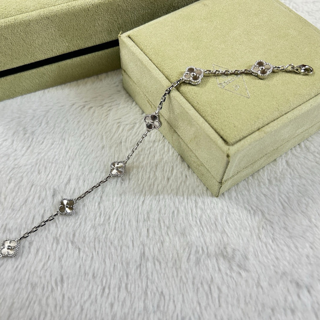 [Sophire Jewelry ]CLOVER 6 MOTIF DIAMOND BRACELET