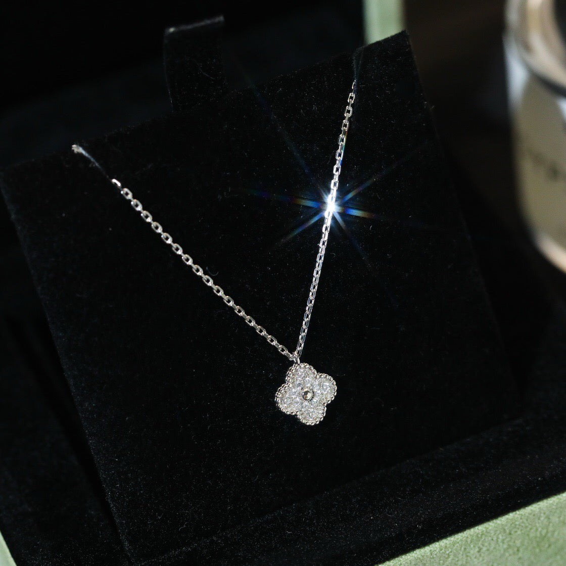 [Sophire Jewelry ]CLOVER MINI 9.5MM PENDANT DIAMOND NECKLACE