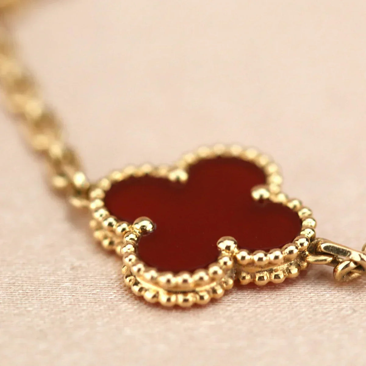 [Sophire Jewelry ] CLOVER 5 MOTIF RED CORNELIAN BRACELET COLLECTION