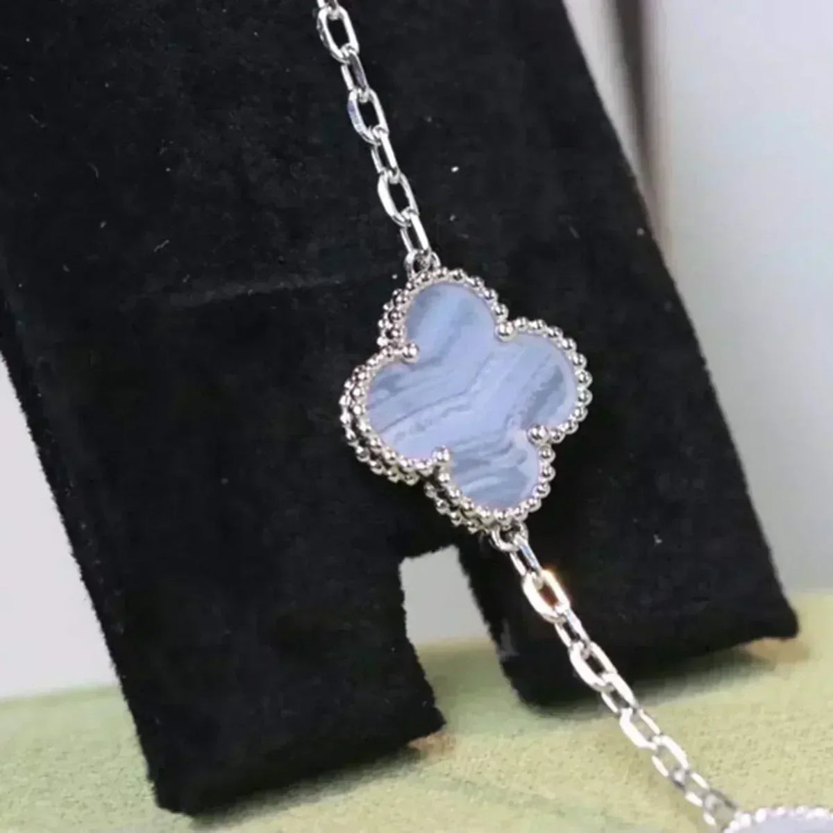 [Sophire Jewelry ] CLOVER 5 MOTIF PURPLE CHALCEDONY BRACELET COLLECTION