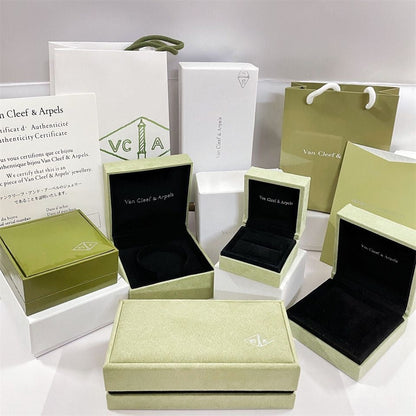 [Sophire Jewelry ]VA CLOVER BRACELET NECKLACE RING BOX GIFT BAG