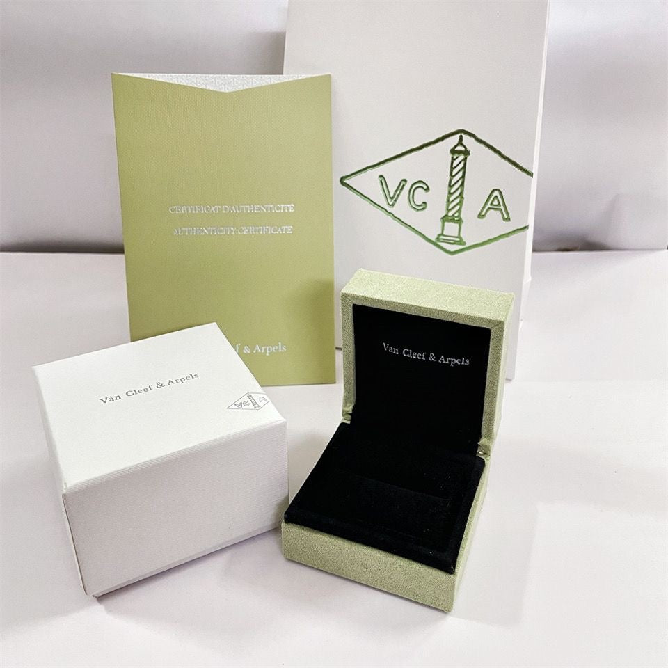 [Sophire Jewelry ]VA CLOVER BRACELET NECKLACE RING BOX GIFT BAG