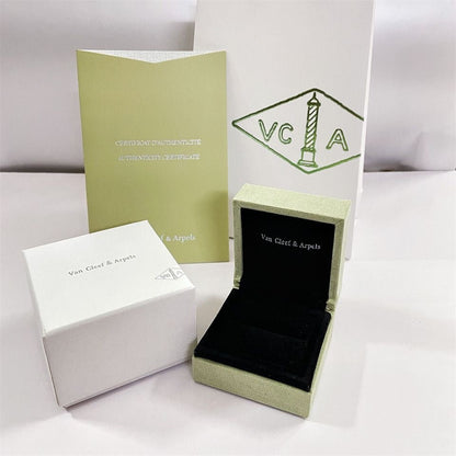[Sophire Jewelry ]VA CLOVER BRACELET NECKLACE RING BOX GIFT BAG