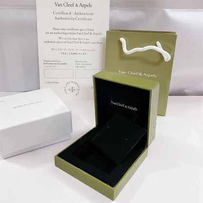 [Sophire Jewelry ]VA CLOVER BRACELET NECKLACE RING BOX GIFT BAG