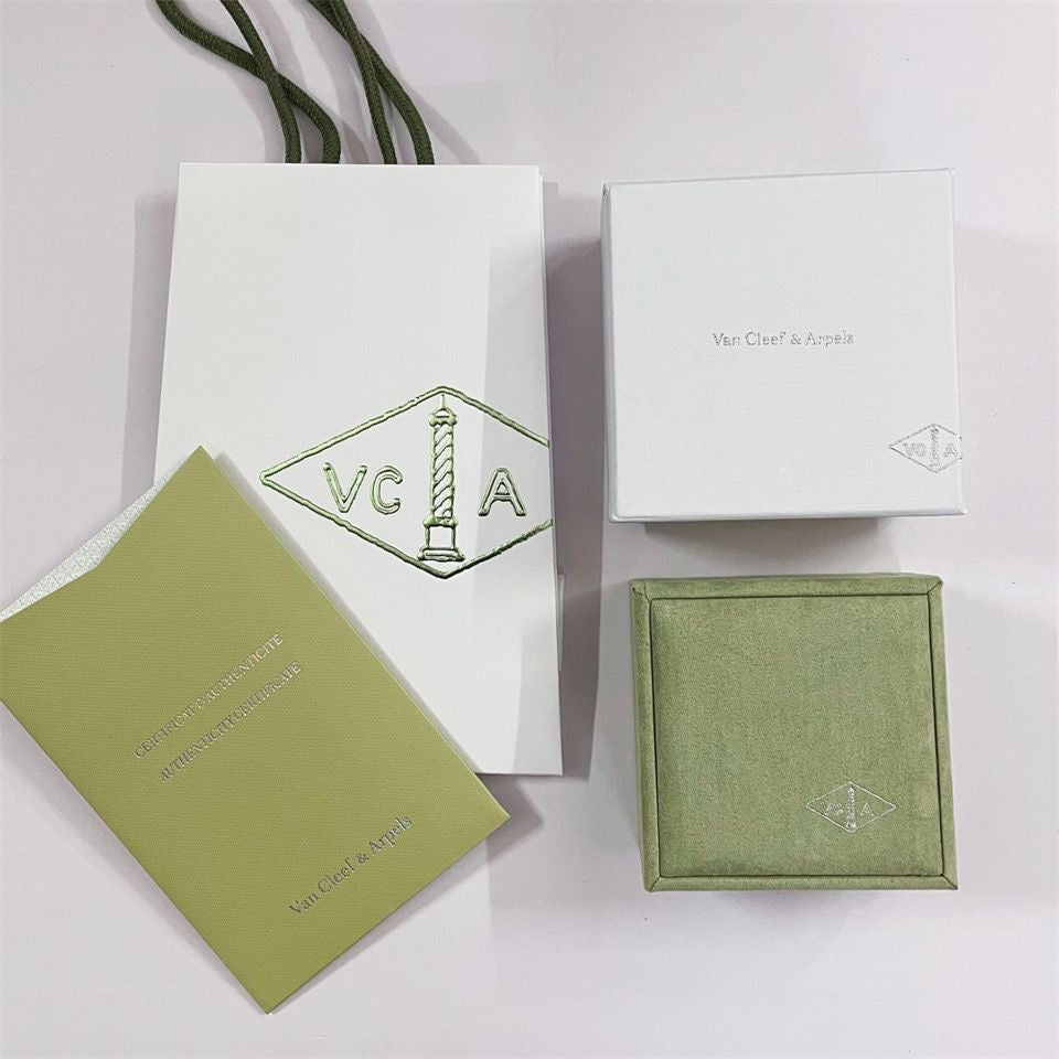 [Sophire Jewelry ]VA CLOVER BRACELET NECKLACE RING BOX GIFT BAG