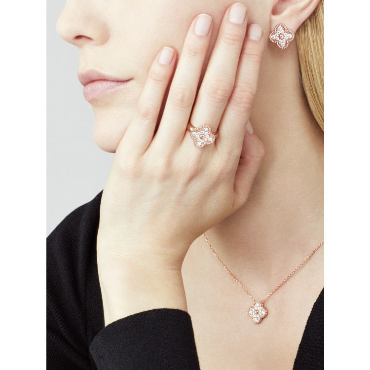 [Sophire Jewelry ]CLOVER 15MM DIAMOND SINGLE FLOWER NECKLACE