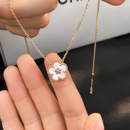 [Sophire Jewelry ]LUCKY  WHITE MOP  PLUM BLOSSOM NECKLACE