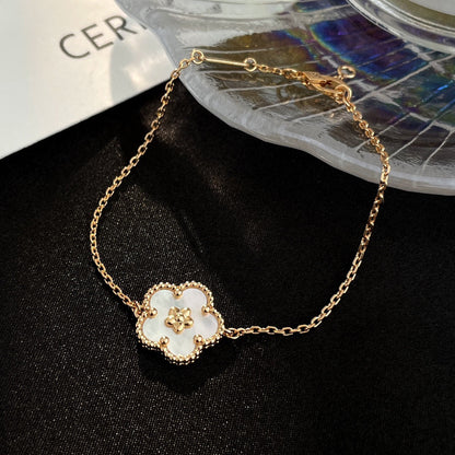 [Sophire Jewelry ]LUCKY WHITE MOP PLUM BLOSSOM  BRACELET
