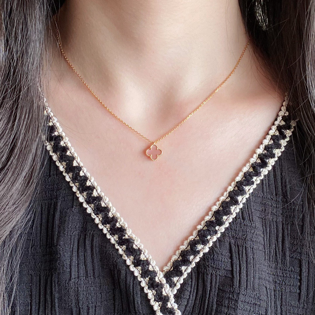 [Sophire Jewelry ]CLOVER 9.5MM PINK MOTHER OF PEARL SINGLE FLOWER NECKLACE