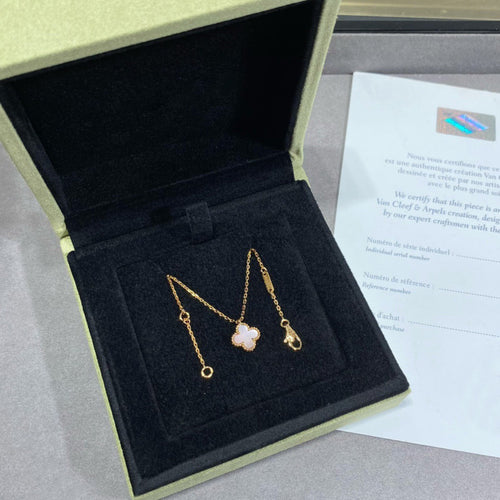 [Sophire Jewelry ]CLOVER 9.5MM PINK MOTHER OF PEARL SINGLE FLOWER NECKLACE