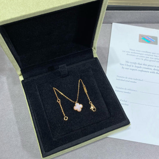 [Sophire Jewelry ]CLOVER 9.5MM PINK MOTHER OF PEARL SINGLE FLOWER NECKLACE