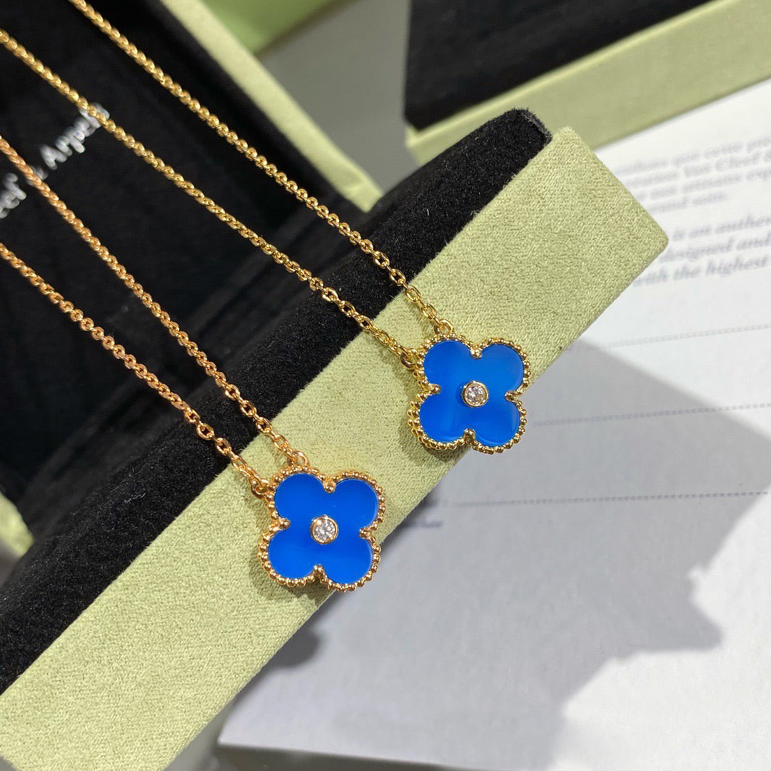 [Sophire Jewelry ]CLOVER 15MM DIAMOND AND BLUE AGATE NECKLACE