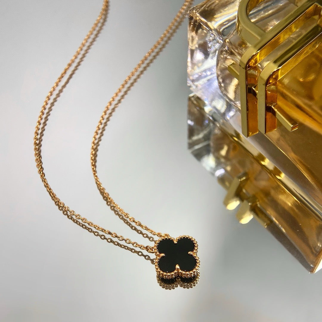 [Sophire Jewelry ]CLOVER 15MM BLACK ONYX SINGLE FLOWER NECKLACE
