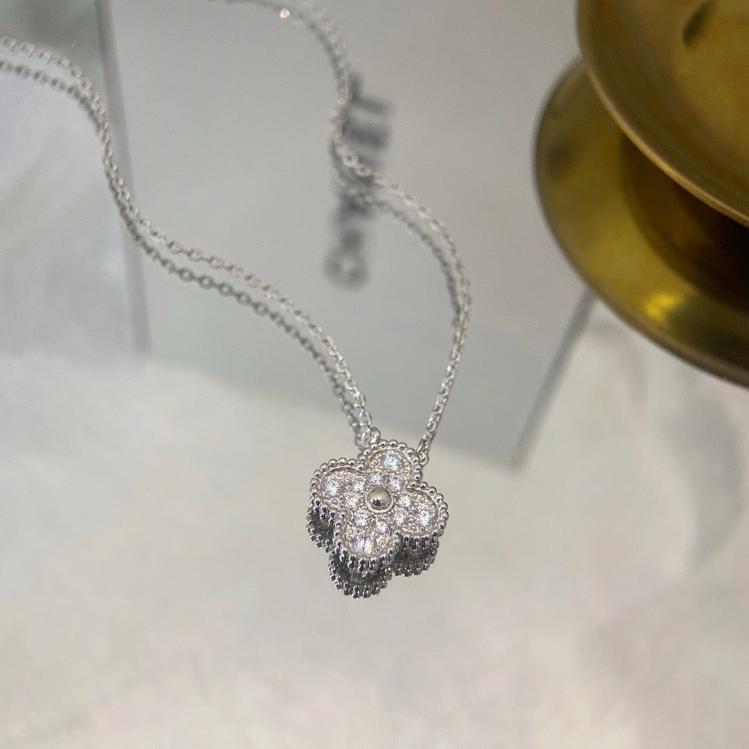 [Sophire Jewelry ]CLOVER 15MM DIAMOND SINGLE FLOWER NECKLACE