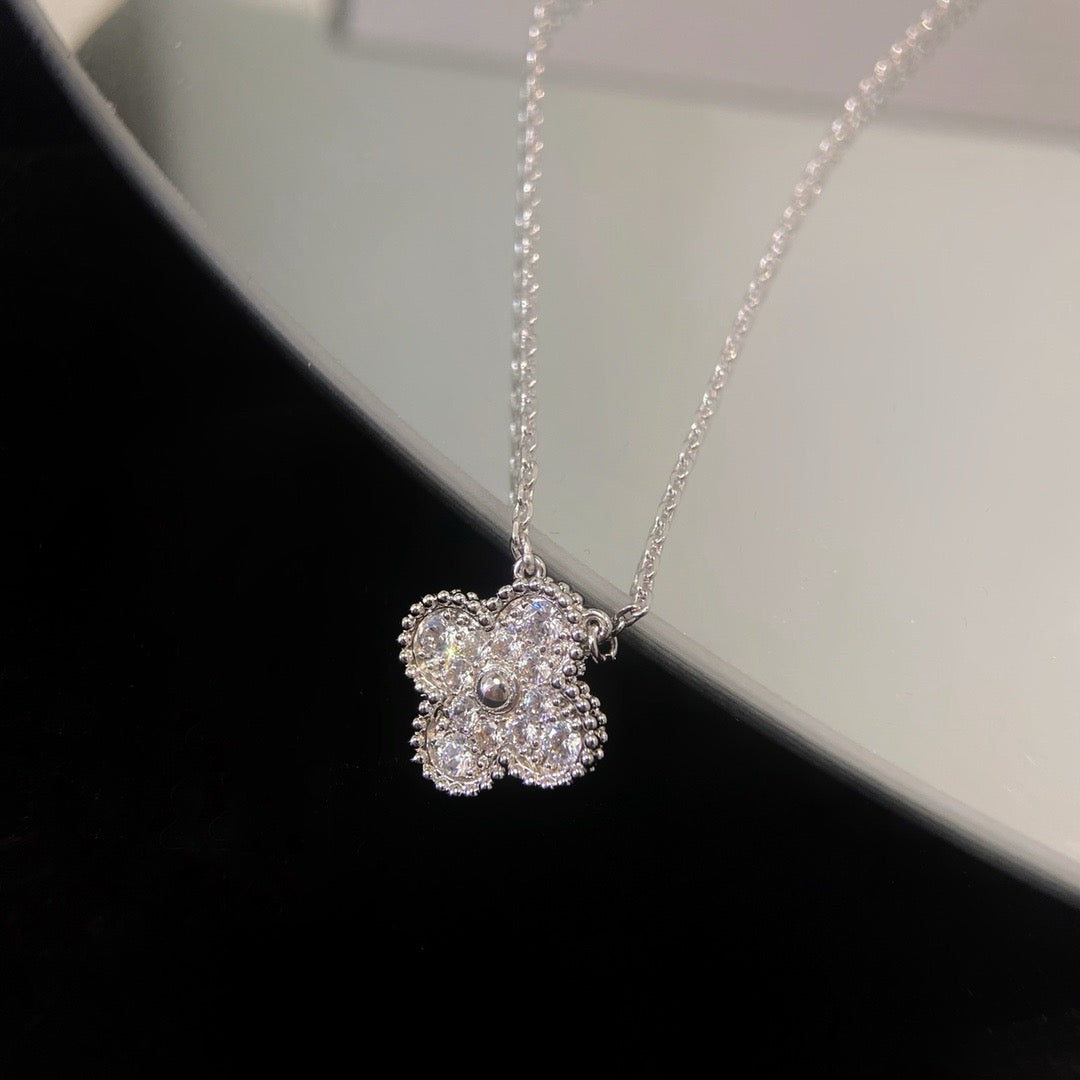 [Sophire Jewelry ]CLOVER 15MM DIAMOND SINGLE FLOWER NECKLACE