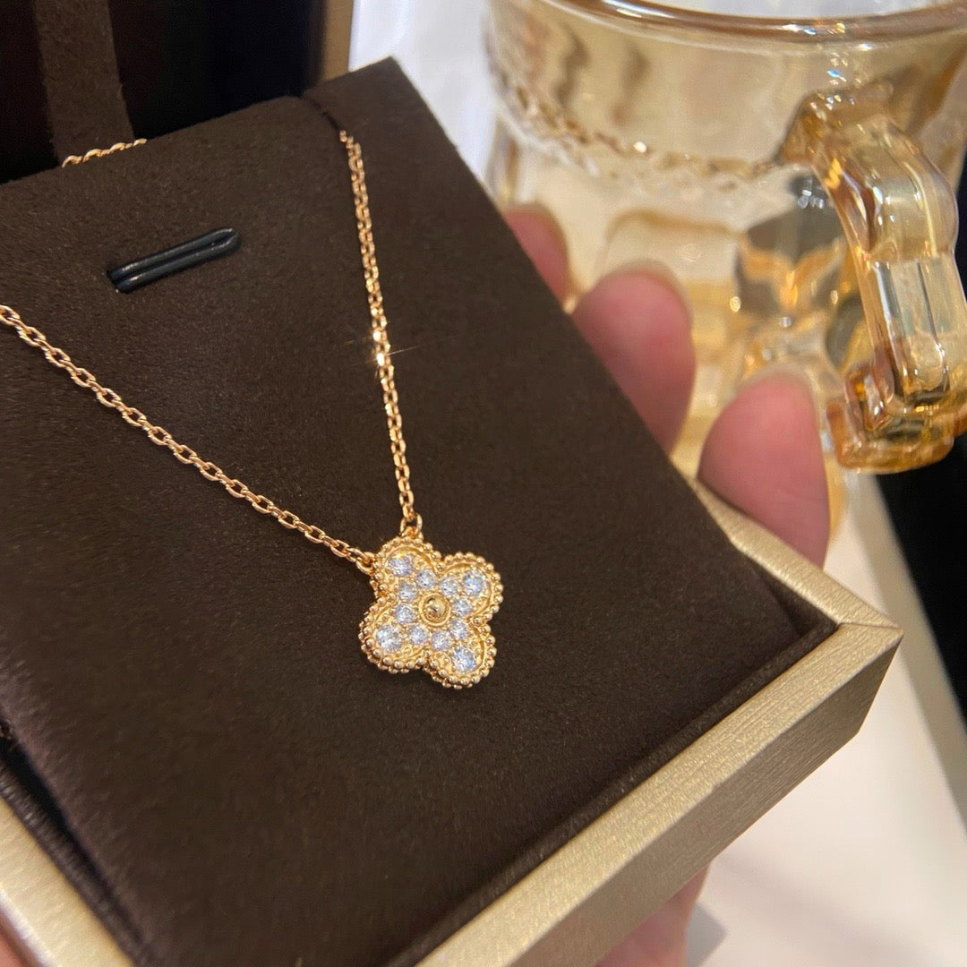 [Sophire Jewelry ]CLOVER 15MM DIAMOND SINGLE FLOWER NECKLACE