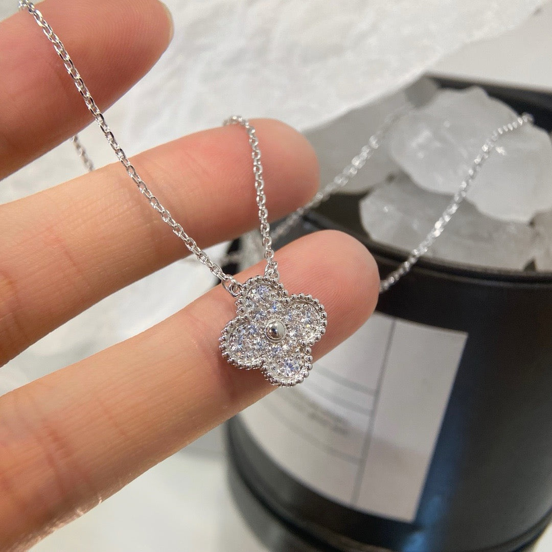 [Sophire Jewelry ]CLOVER 15MM DIAMOND SINGLE FLOWER NECKLACE