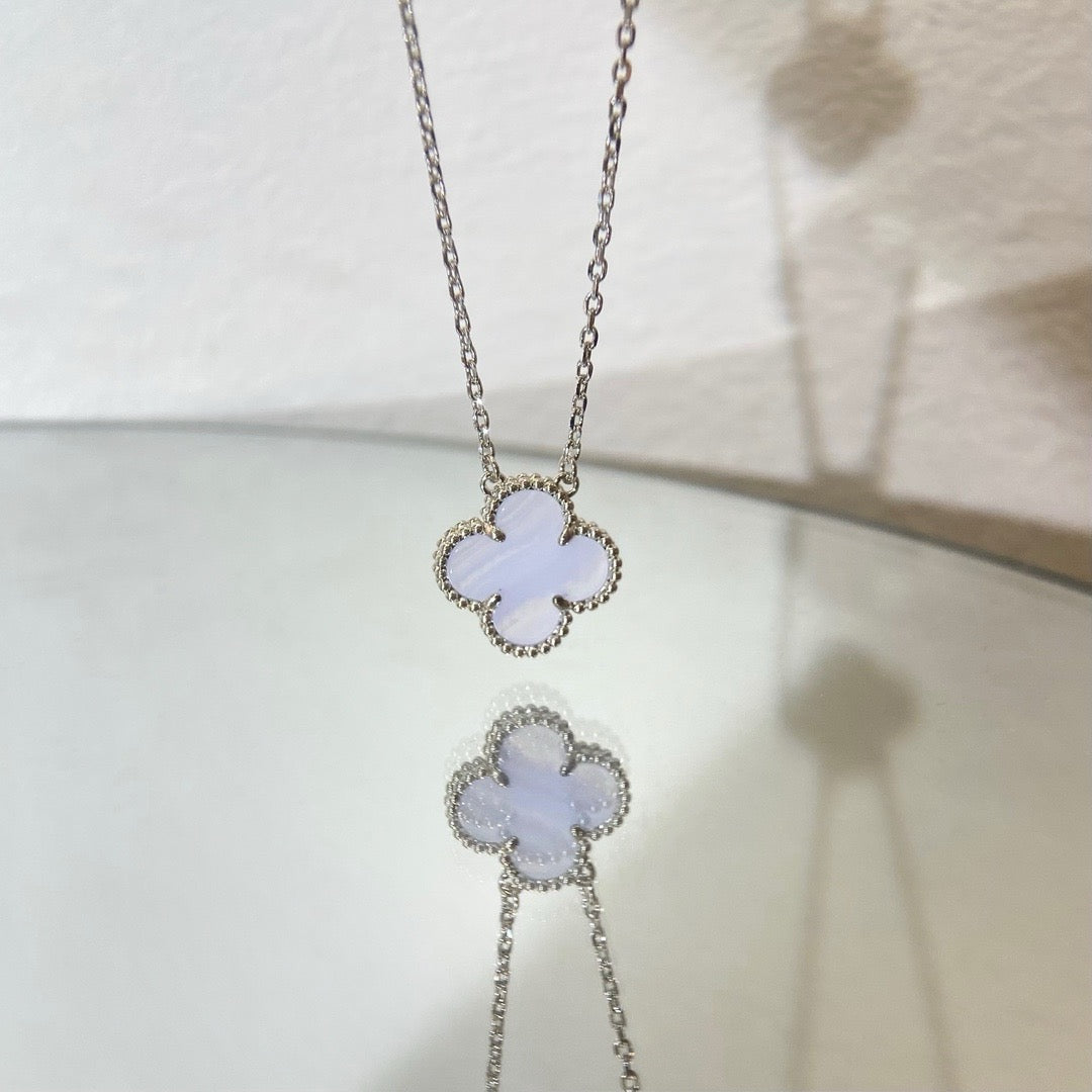 [Sophire Jewelry ]CLOVER 15MM BLUE CHALCEDONY NECKLACE SILVER