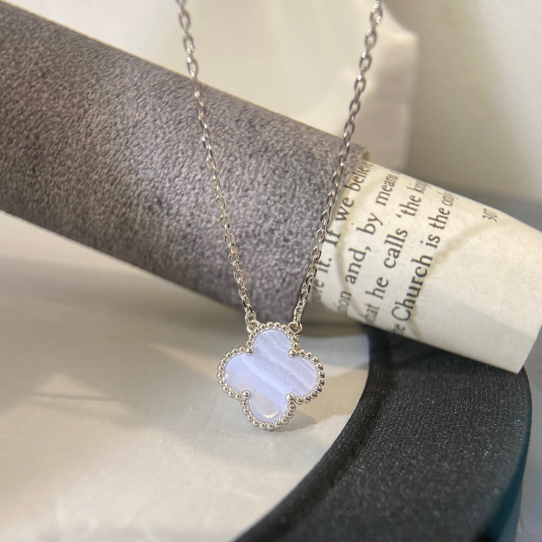[Sophire Jewelry ]CLOVER 15MM BLUE CHALCEDONY NECKLACE SILVER
