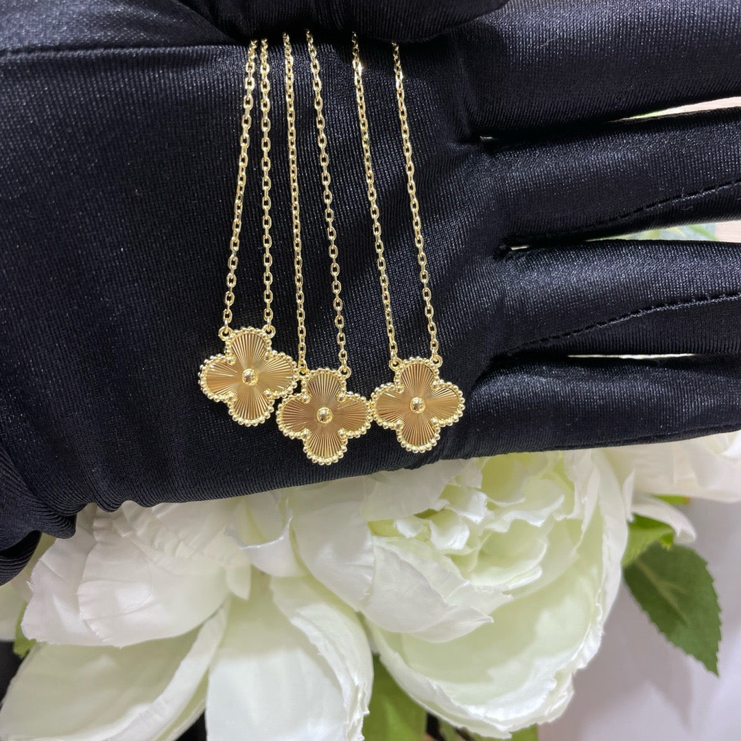 [Sophire Jewelry ]CLOVER 15MM LASER NECKLACE