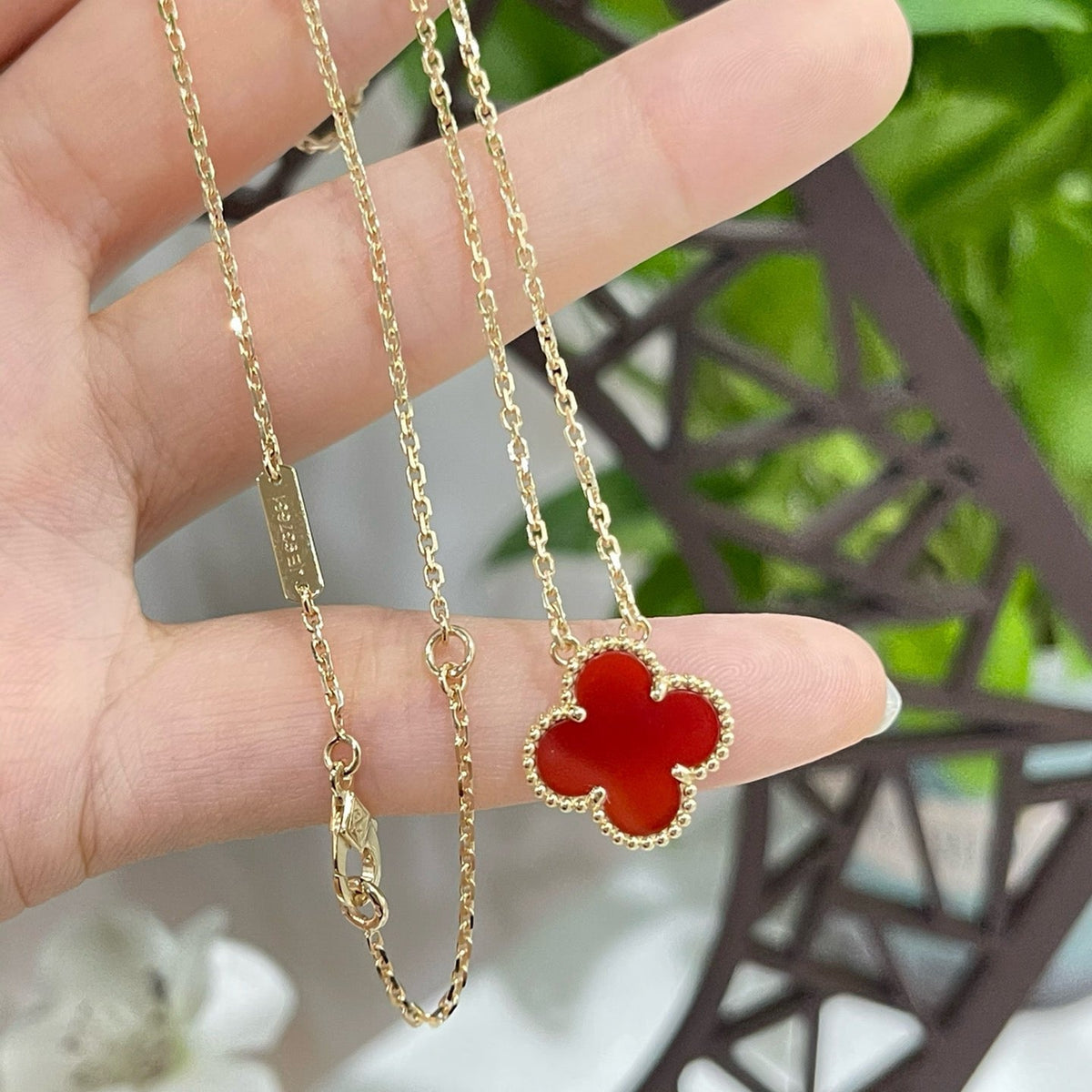 [Sophire Jewelry ]CLOVER 15MM CARNELIAN SINGLE FLOWER NECKLACE