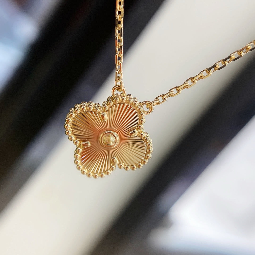 [Sophire Jewelry ]CLOVER 15MM LASER NECKLACE