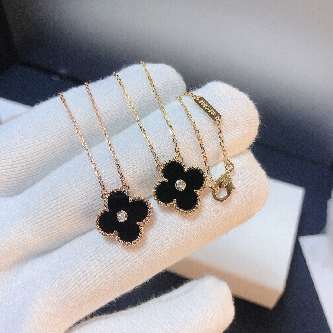 [Sophire Jewelry ]CLOVER 15MM DIAMOND ONYX NECKLACE
