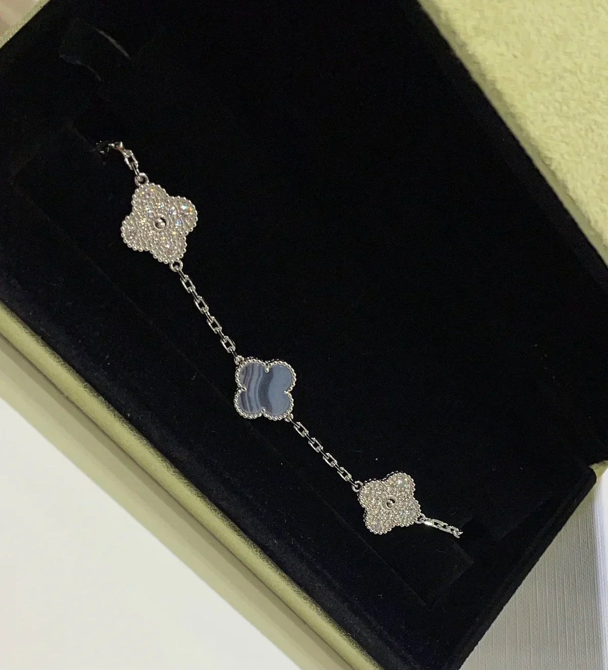 [Sophire Jewelry ] CLOVER 5 MOTIF PURPLE CHALCEDONY BRACELET COLLECTION